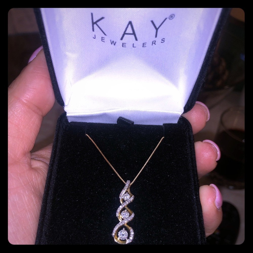 Kay jewelry’s three years diamond necklace